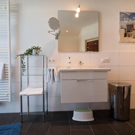 Apartment Hohe Geest 6 *